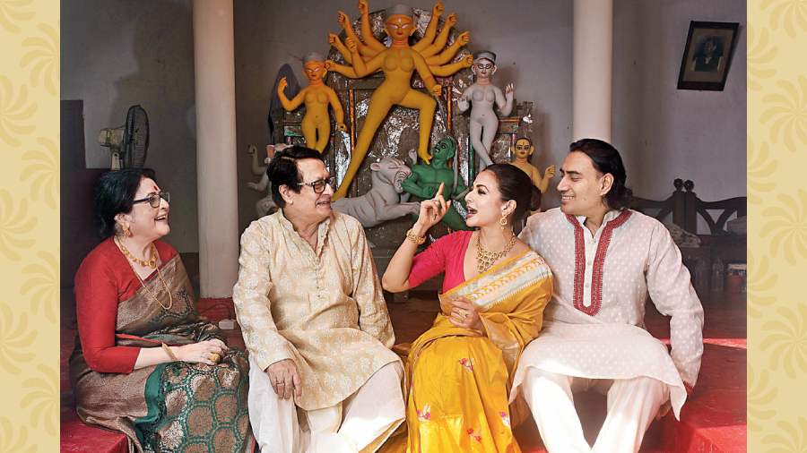 Festive Photoshoot - Mallick family came together for an adda just ahead of the Pujas - Telegraph India