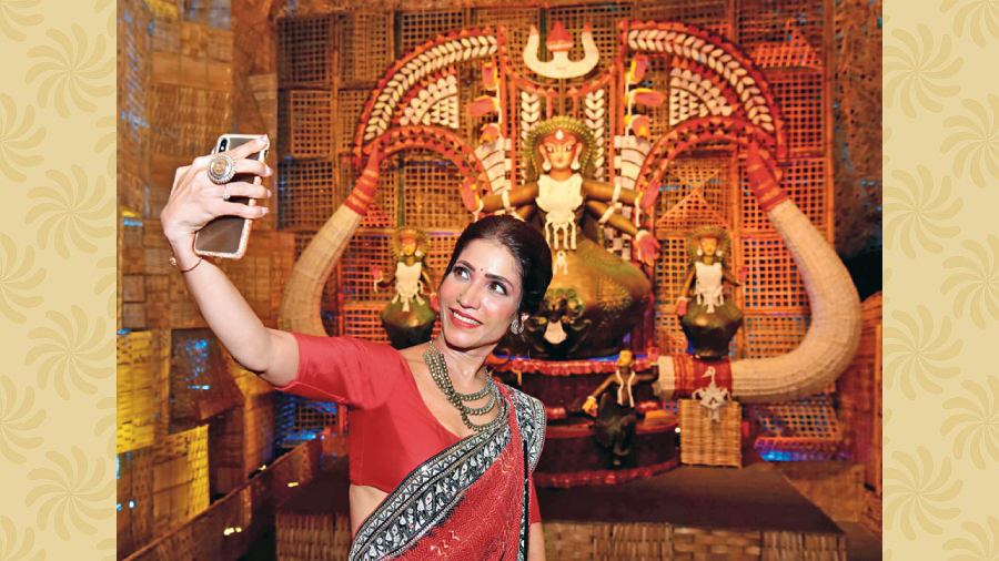 Actress Richa Sharma strikes a pose inside the pandal. Selfie-lovers take note to get the best clicks!
