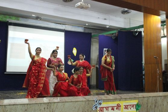 Loreto Day School Elliot Road, welcomed Durga Puja with melodious Puja songs that were rendered with the Dhunochi Nach (Dance) as the culmination point.