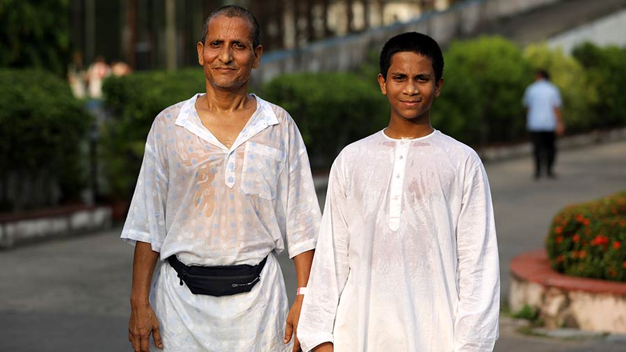 The father and son duo of Dhananjay Saha, 56, and Angshul Saha, 15, also finished their two rounds well ahead of time and without resorting to gentle walking at any point! “I’ve told him that he can ask for whatever he wants if he beats me in a run. But that hasn’t happened yet, not even today,” chuckled Dhananjay, a veteran runner, who usually prepares for 10km marathons