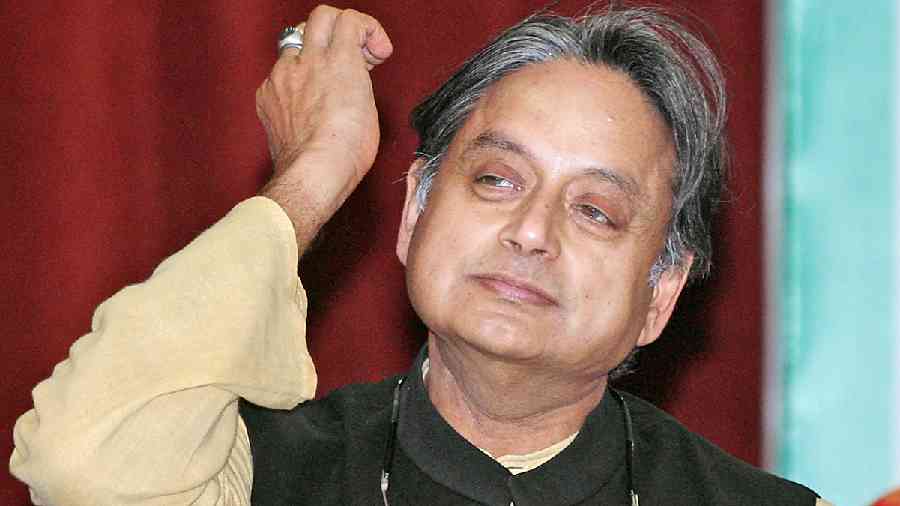 Op Ed The Right Choice Shashi Tharoor For Congress President Telegraph India 0617