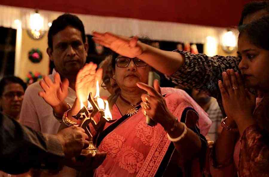  Saptami ‘sandhya arati’ at a housing complex in Kolkata 