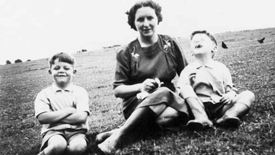 Paul McCartney with his mother, Mary, and brother, Mike, in the late 1940s