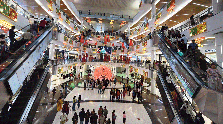 Shoppers at South City Mall on Sunday afternoon.