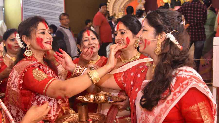 Sindoor Khela being celebrated with fervour in Jaipur