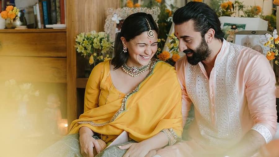  Alia Bhatt and Ranbir Kapoor enjoy a moment together at the baby shower. 