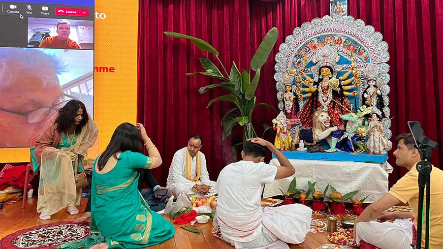 The fifth edition of the Durgotsav was held at the Swami Vivekananda Cultural Centre Auditorium inside the Embassy of India in Beijing, under the umbrella of their socio-cultural community organisation called The Beijing Bongs