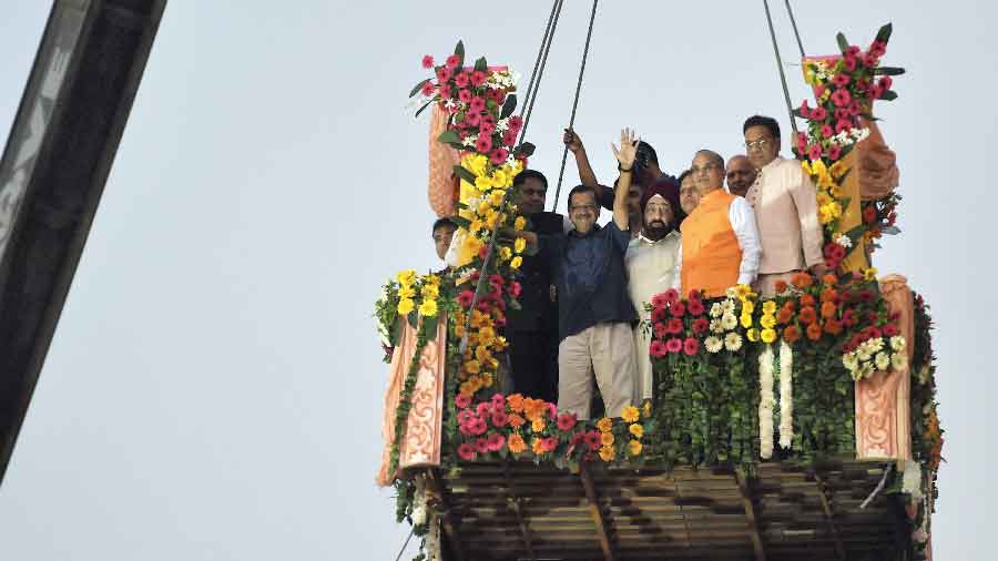 Delhi CM Arvind Kejriwal celebrates Dusshera