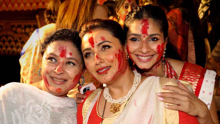 Actors Sharbani Mukerji, Rani Mukerji and Tanishaa after 'Sindoor Khela' in Mumbai