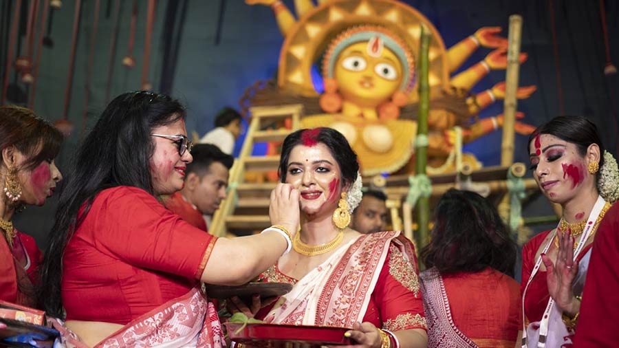 Women participate in 'sindoor khela' at Hazra Park