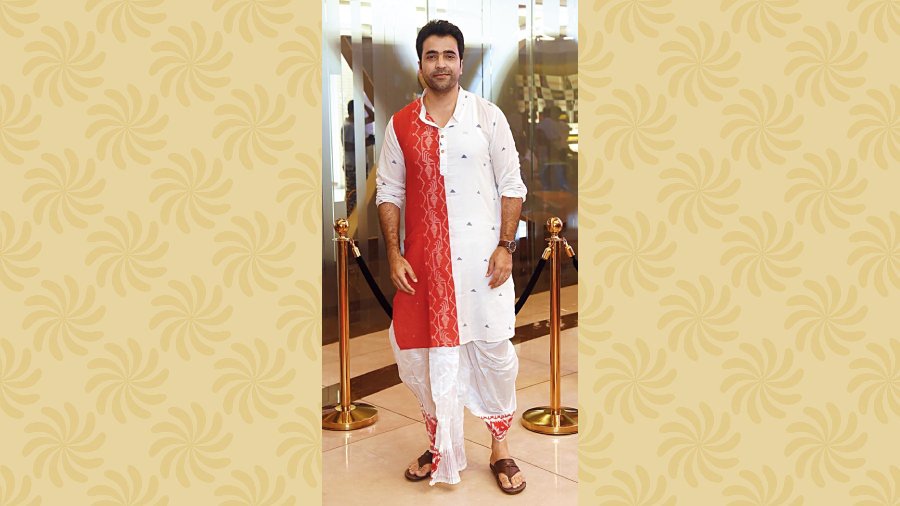 Abir Chatterjee at the premiere of Karnasubarner Guptodhon, directed by Dhrubo Banerjee, at INOX, South City. Karnasubarner Guptodhon has already been declared a blockbuster and is running to packed shows.