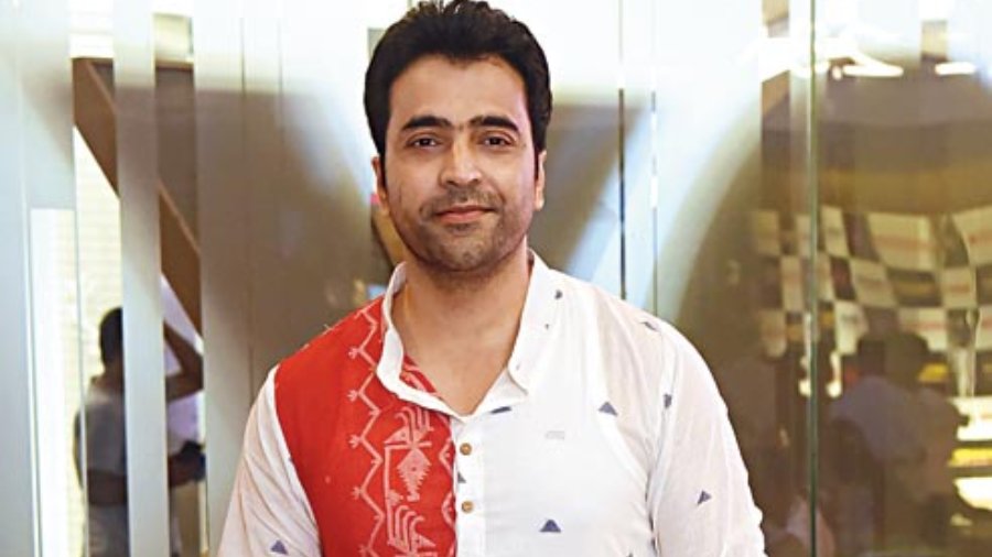 Abir Chatterjee at the premiere of Karnasubarner Guptodhon, directed by Dhrubo Banerjee, at INOX, South City. Karnasubarner Guptodhon has already been declared a blockbuster and is running to packed shows.