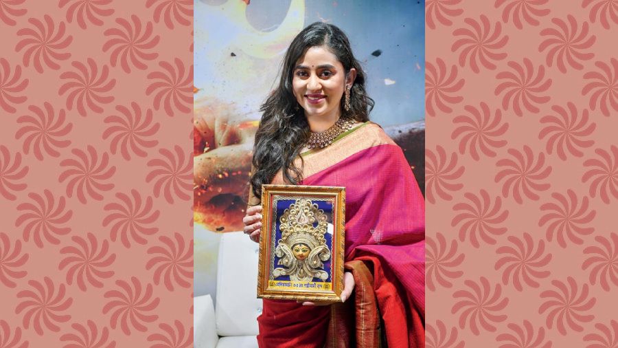 Ridhima poses with a beautiful memento offered by the president of the club.