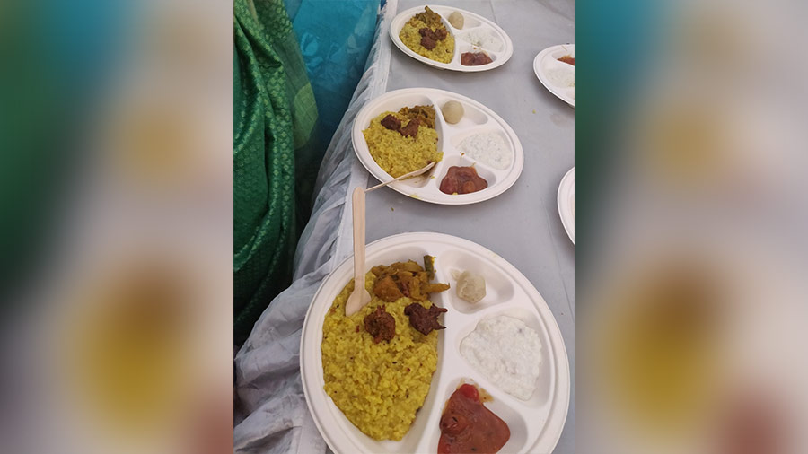 The traditional Ashtami ‘bhog’ at the Durga Puja at Bhabha Atomic Research Centre’s staff colony in Chembur, one of the few to be held within a housing society in Mumbai, 2018