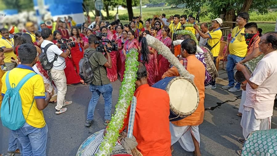 The dhakis in full flow