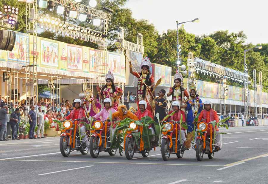Performers dressed as goddess Durga and her children on Red Road