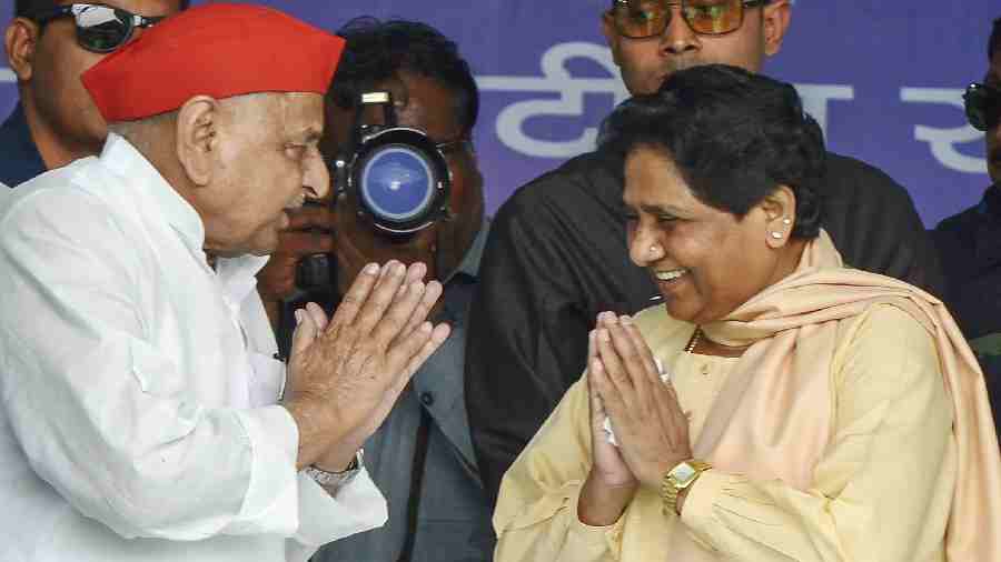Samajwadi Party patron Mulayam Singh exchanges greetings with Bahujan Samaj Party supremo Mayawati during their joint election campaign rally in Mainpuri on April 19, 2019. 