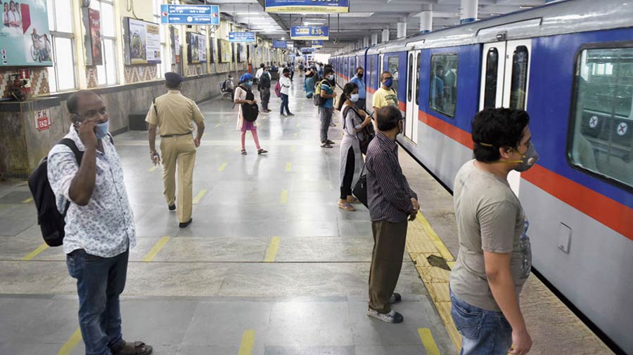 travel - Alert motorman foils suicide bid at Bansdroni Metro station -  Telegraph India
