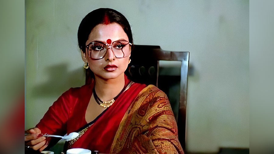Rekha Rekha S 6 Most Iconic Looks From Films Khubsoorat To Parineeta Telegraph India