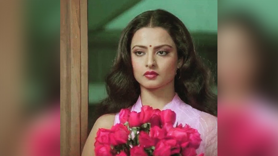 Rekha Rekha S 6 Most Iconic Looks From Films Khubsoorat To Parineeta Telegraph India
