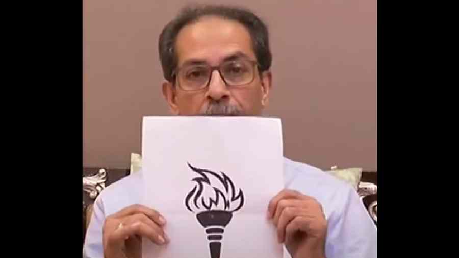Uddhav Thackeray showing his newly assigned party symbol.