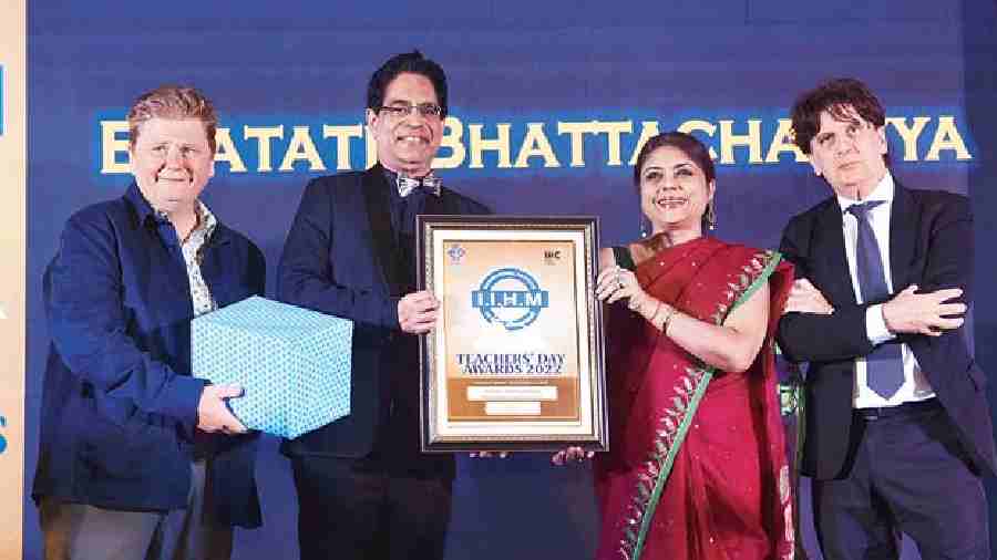 Bratati Bhattacharya, Shikshayatan Group of Instituition, received the IIHM Educationist Par Excellence Award