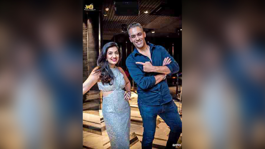(L-R) Hosts of the night Richa Mohta and Chintu Vij ensured the party was a rager.