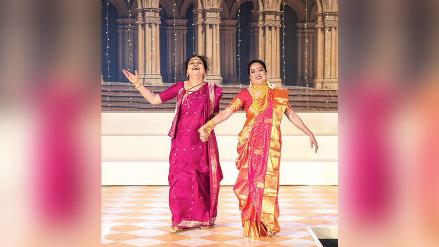 Indian Beautiful Young Girls Traditional Wear Stock Photo 1502591708 |  Shutterstock