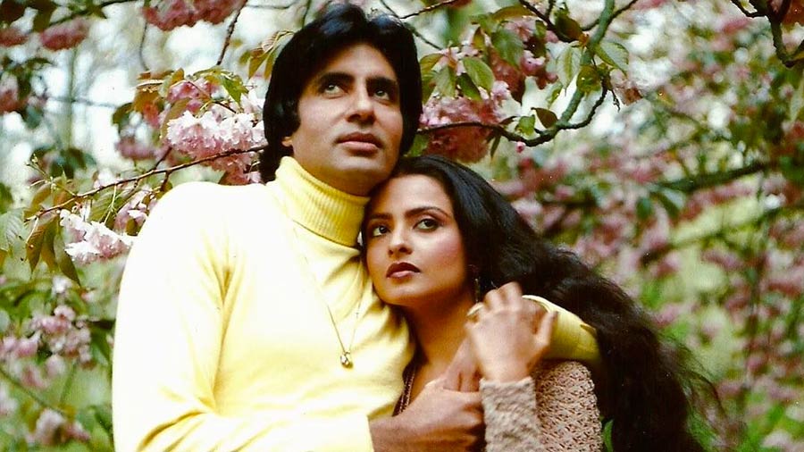 Yash Chopra's 'Silsila' played around the purported complications in Big B's personal life hit the theatres in 1981. However, the Big B-Jaya-Rekha trio failed to hit the bull's eye 