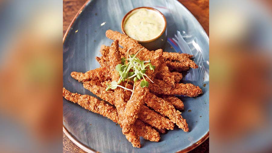 Panko Fried Green Beans with Chilli Tartar has the green beans replace the usual potato fries which is healthy, crispy and goes great with any alcoholic beverage.