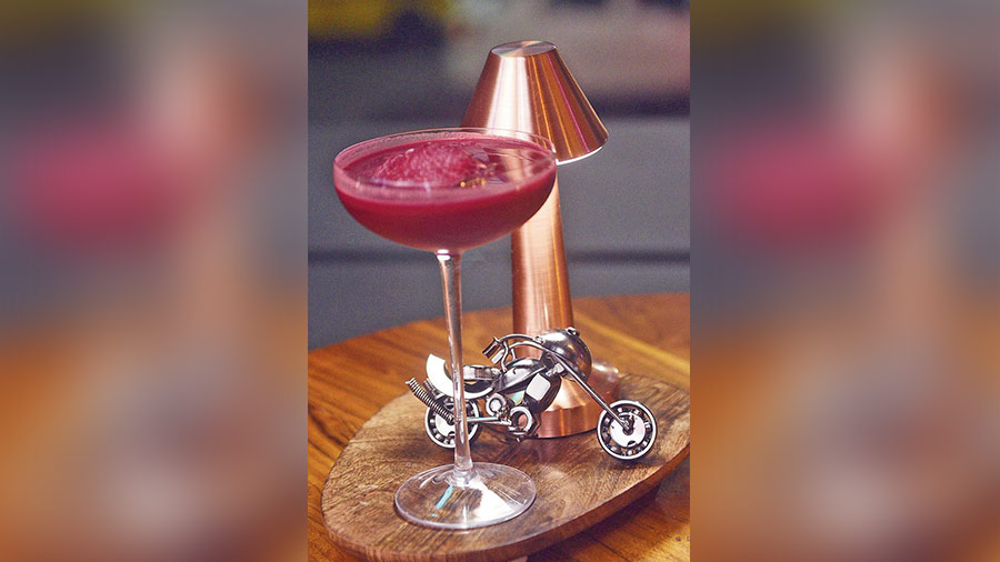 Vampire: A cocktail with cold pressed beetroot juice with a dash of coconut milk and fresh basil. (Recommended spirits: gin/vodka/white rum)