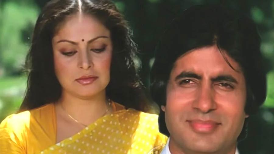 Hrishikesh Mukherjee's 'Bemisaal' a remake of the Uttam Kumar-starrer 'Aami Shey O Sakha', released in 1982. Powerful content, RD Burman's unforgettable music and Bachchan's stellar performance were lauded but the movie disappointed at the box office