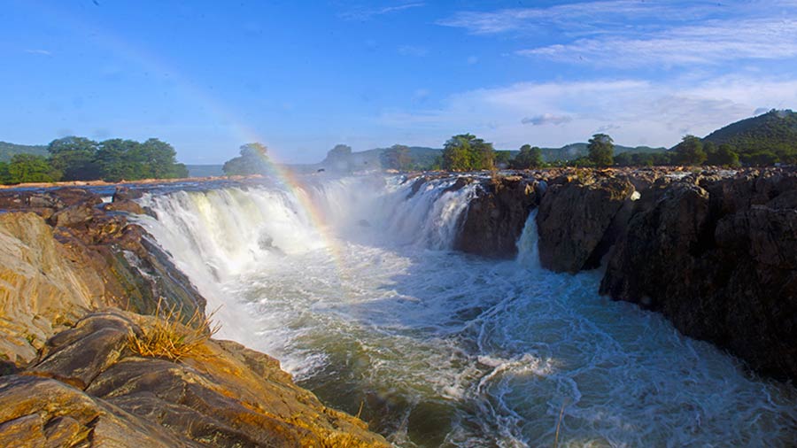 The grand view of the main Hogenakkal Falls with the rainbow, seen from the Karnataka side