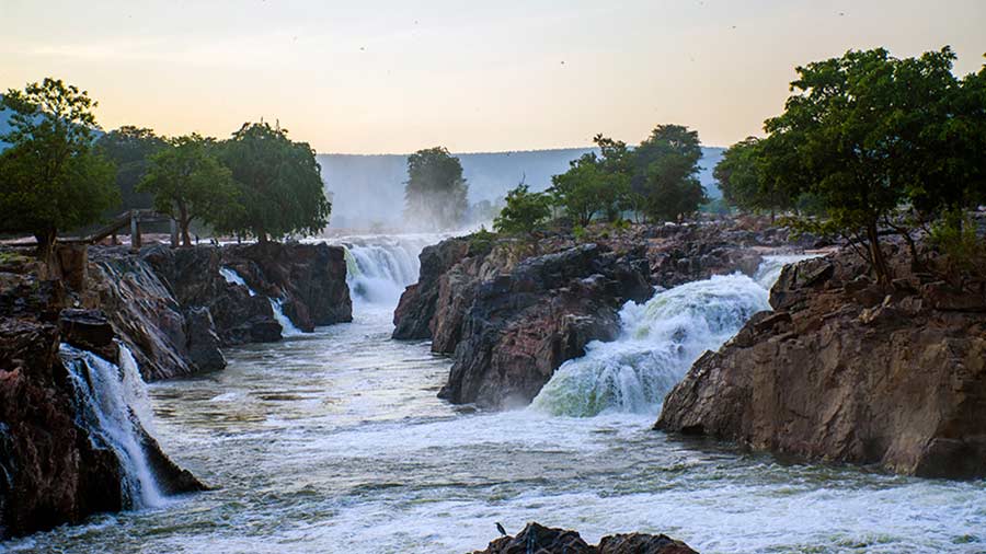 Hogenakkal Main Falls, along with side falls from the Tamil Nadu side 