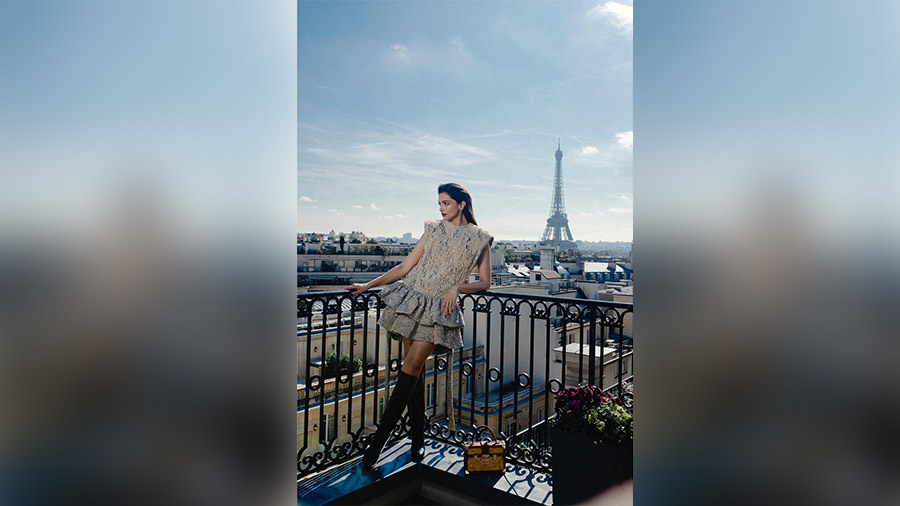 Deepika Padukone slays in goth-inspired glam look at Louis Vuitton's Paris  Fashion Week show - Times of India