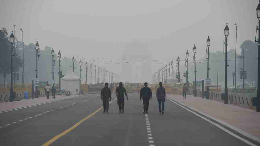 Delhi sees season's first fog