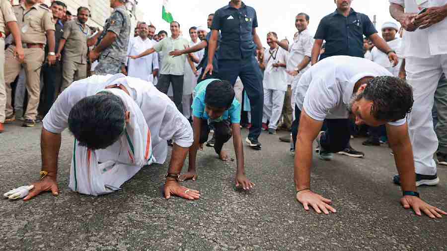 Congress leader does push-ups with a boy and state Congress chief DK Shivakumar 