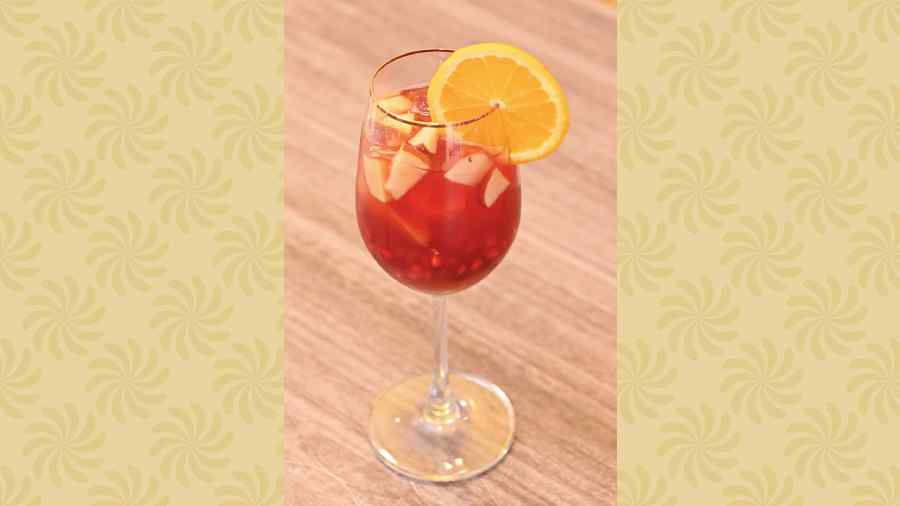 Fancy Sangria but want to avoid wine? Sip on this non-alcoholic Sangria made with fresh fruits and Rimpocha first flush musk tea. The chunks of fresh fruit add to its fruity profile.