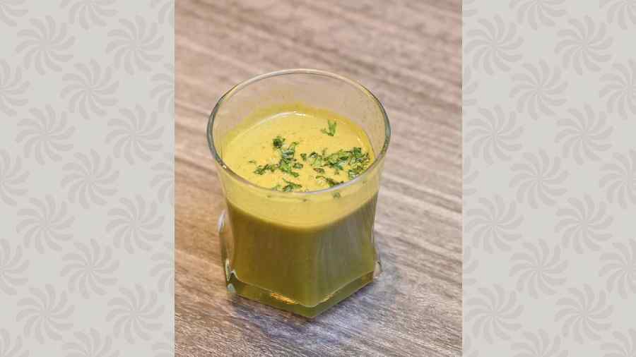 Green Grenade might not look appetising enough but it appealed to the taste buds. The mix of veggies like spinach and celery is enhanced with the punch of ginger, and apple juice lends a pleasant sweetness to the drink. 