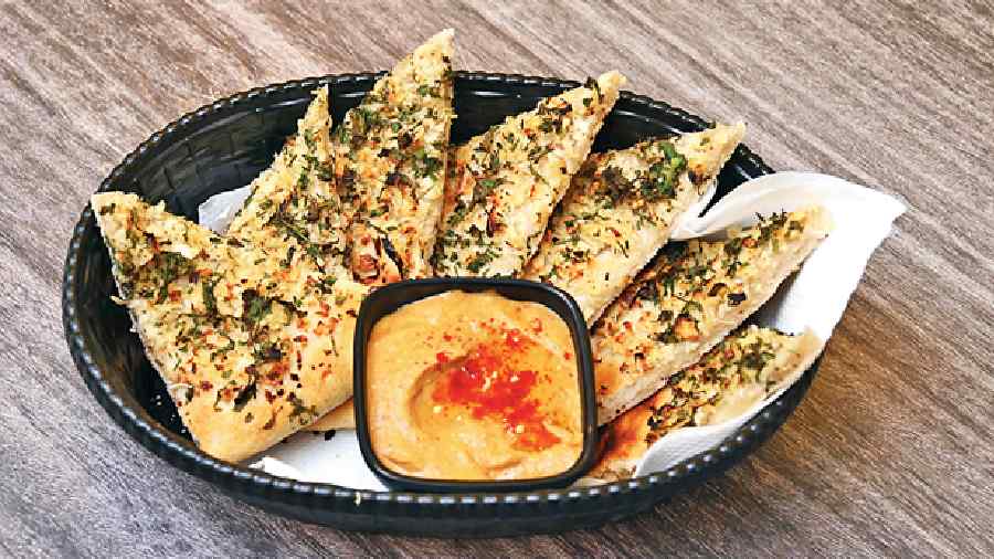 We loved how Ayesha gave a spin to a classic garlic naan and turned it into a Mediterranean munch. Prepared just like the naan but kept in the tandoor longer enough for it to become crispy like a pita bread. Served with hummus, drizzled with oilve il, this one is binge-worthy. 