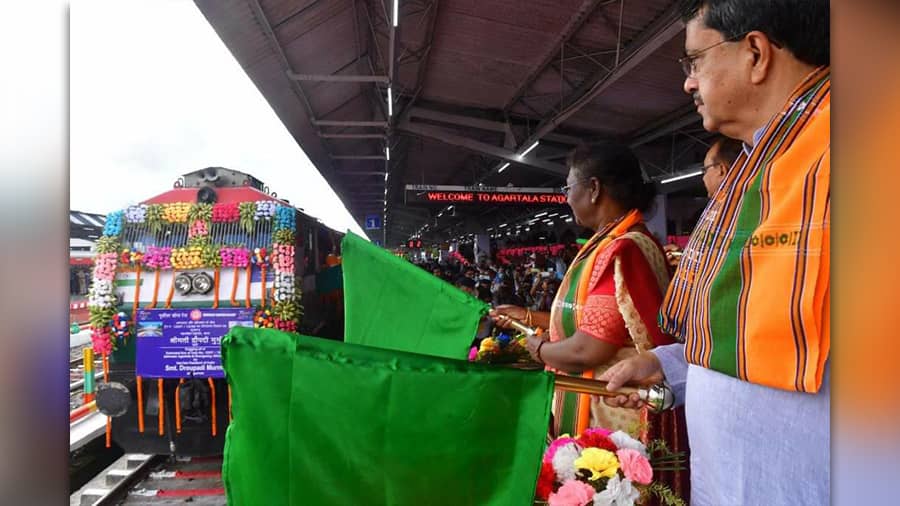 President Droupadi Murmu and Tripura chief minister Manik Saha flagged off the railway extension of the Guwahati-Kolkata-Guwahati train till Agartala from Agartala railway station