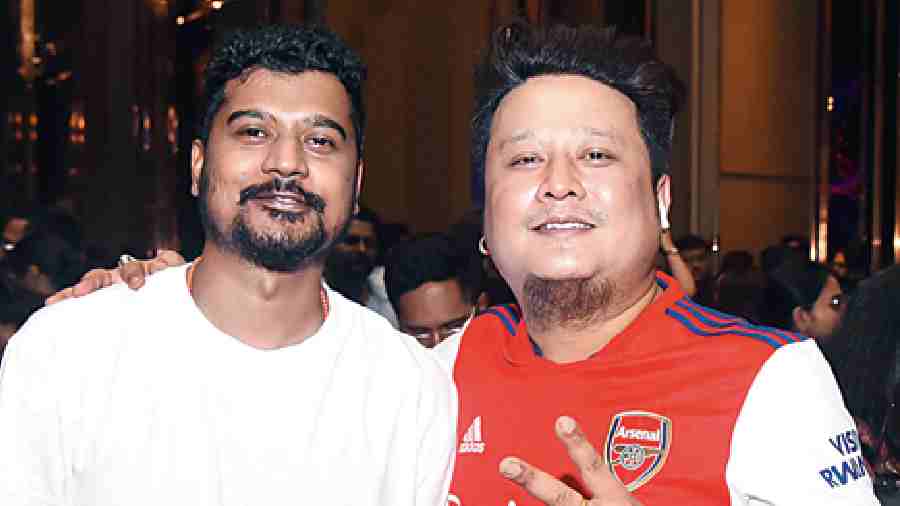 Jawaid Hossain (left) and Shiva Lama, who had travelled from Mumbai and Darjeeling, respectively. “We are so excited. We came all the way to Kolkata to watch his performance,” said Shiva.