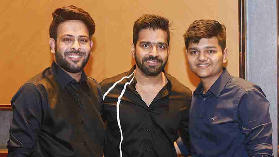 (L-R) Ankit Taparia, executive director, Zobet; Nikhil Sekhanni, managing director, Zobet; and Mayank Jain, CEO, Elevated Events, were the organisers of the show. “This was Zobet’s first outdoor event and we were overwhelmed with the response as we were completely sold out! Lucky Ali had the crowd swaying and singing along to his mesmerising tunes.  DJ Vicky subsequently took over the stage and the event continued until 4am. We look forward to bringing more artistes to the city in the coming months,” said Nikhil.