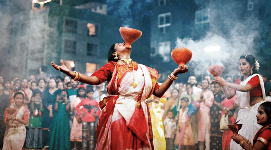 Dhunuchi dance at the ghat