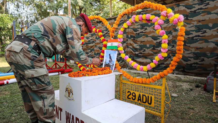An Army personnel pays tribute to its canine warrior 'Zoom'