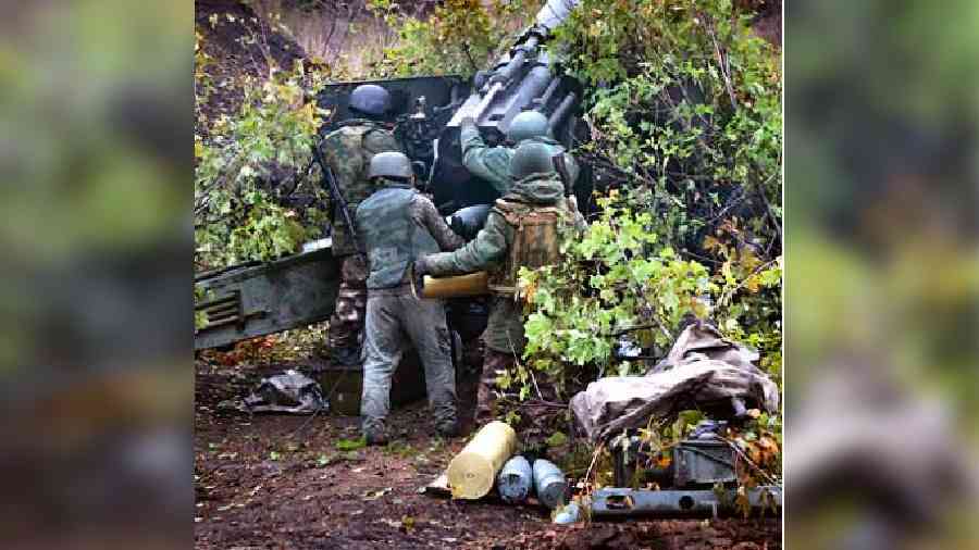 Russian servicemen prepare to fire their 152- mm howitzer at Ukrainian troops from an undisclosed location in the Donetsk People’s Republic, eastern Ukraine. 