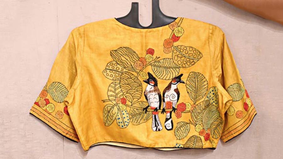 From Shunya Batik’s repository that had saris, stoles, dupatta and unstitched fabrics, we spotted this blouse with bulbul in kantha work. Wear the bright yellow blouse with any monotone sari to turn heads