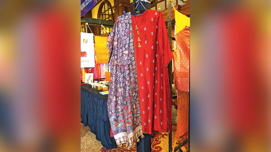 Wedding-festive collection by Ankita Lath for both men and women appealed to the ones getting hitched soon. This maroon silk  kurta with hand- embroidered kalamkari  dupatta set is timeless