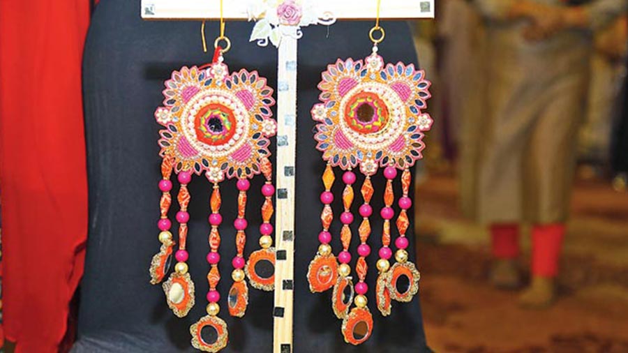 Ritu Khetan had these beautiful hand-made and pocket-friendly home decor pieces like these pretty pink wall hangings