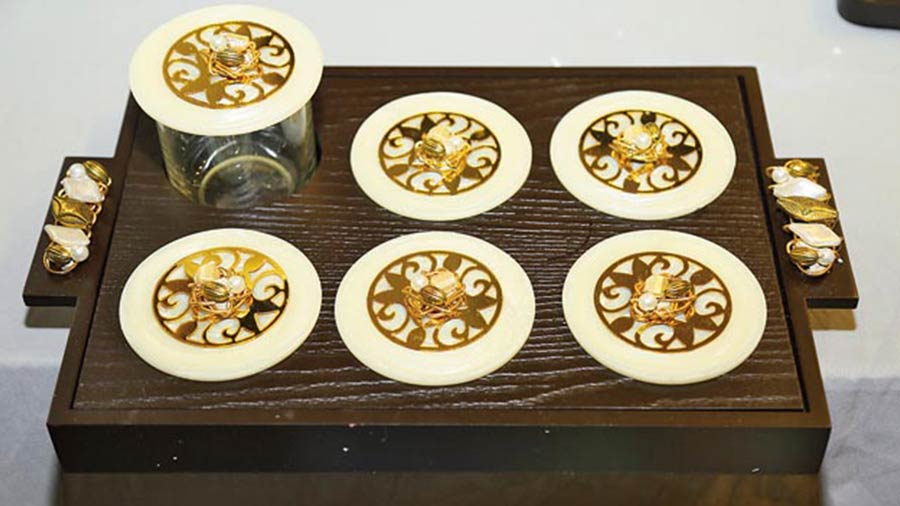 Do you want to make an impression on your guests on Diwali? This stunning glass coaster tray made of wood and resin by Cocktail will do the trick quite easily
